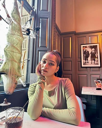 வட அயர்லாந்தில் பெல்பாஸ்ட் தடத்தில்... சிம்ரன் கௌர்!