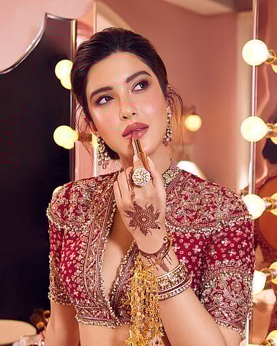 புள்ளி மயில் புன்னகையில் என்ன மயக்கம்... ஷனாயா கபூர்!