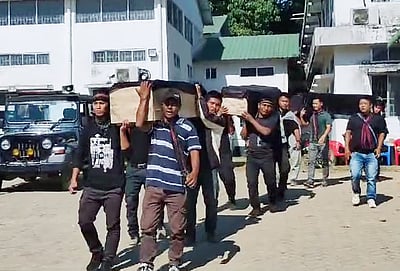 சத்தீஸ்கா்: 5 நக்ஸல்கள் சுட்டுக் கொலை