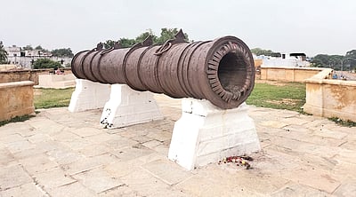 ராஜகோபால பீரங்கி...