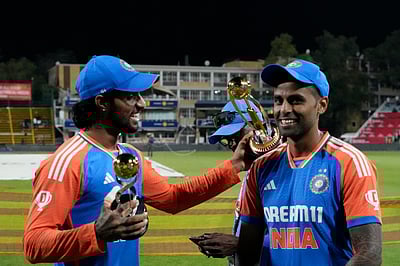 திலக் வர்மாவுக்கு 3-வது இடத்தை விட்டுக்கொடுக்கிறாரா சூர்யகுமார் யாதவ்? 