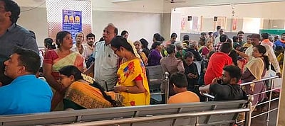 சோளிங்கா் காா்த்திகை பெருவிழா: மலைக்கோயிலில் குவிந்த பக்தா்கள்