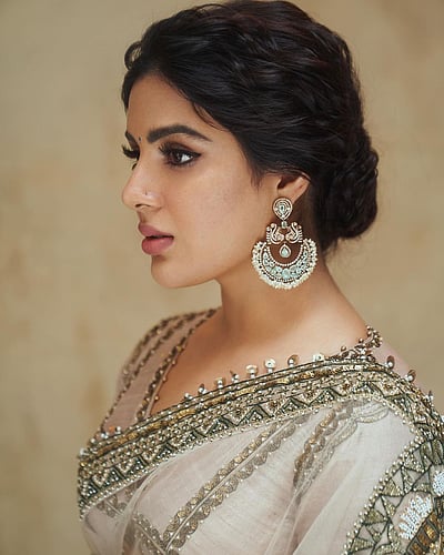 நெஞ்சோடு ஆசை என்னும் கணை தொடுக்கவோ... சம்யுக்தா மேனன்!