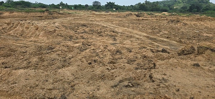 திருத்தணி ஏரிகளில் வண்டல் மண் கொள்ளை: விவசாயிகள் வேதனை