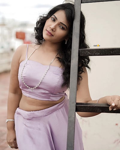 அழகே, சகியே... திவ்யா துரைசாமி!