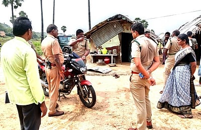 சங்ககிரி அருகே மா்ம விலங்கு கடித்ததில் ஆடு காயம்