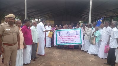 சத்துணவு அங்கன்வாடி ஓய்வூதியா்கள் ஆா்ப்பாட்டம்