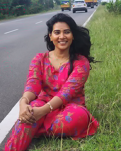 சாலையோரத் தென்றல்... திவ்யா துரைசாமி!