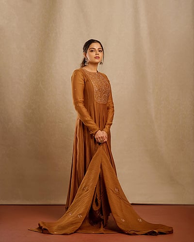 கொட்டும் பனிச்சாரல்... நிகிலா விமல்!