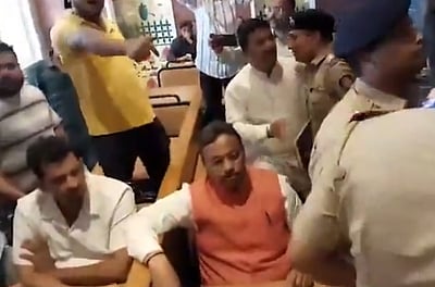 மகாராஷ்டிர தேர்தல்: பணம் கொடுத்து சிக்கிய பாஜக தலைவர் வினோத் தாவ்டே?