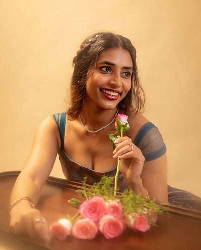 காந்தாரா கட்டழகி... சப்தமி கௌட!