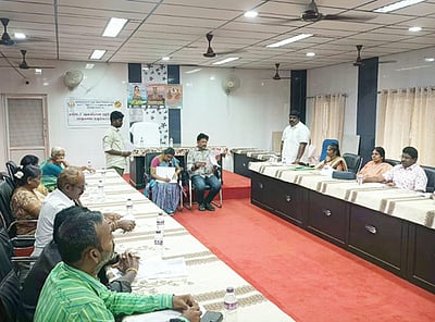 வெள்ளக்கோவிலில் குழந்தைகள் பாதுகாப்புக் குழு கூட்டம்