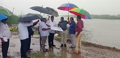 சந்திரபாடியில் நீரொழுங்கி அமையவுள்ள இடத்தில் அதிகாரிகள் ஆய்வு