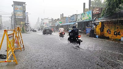 காரைக்காலில் பலத்த மழை: மக்கள் இயல்பு வாழ்க்கை பாதிப்பு