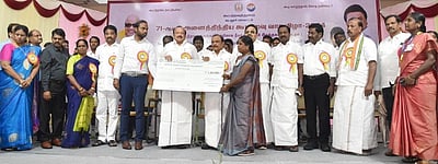 கூட்டுறவு வார விழாவில் ரூ.2.27 கோடி கடனுதவி