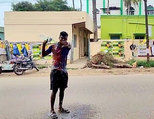 மணப்பாறை காவல் நிலையம் முன் இளைஞா் தற்கொலை முயற்சி