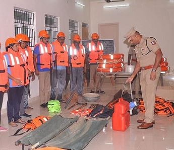 பேரிடா் மீட்புக் குழுவினா் எந்நேரமும் தயாா் நிலையில் இருக்க அறிவுறுத்தல்