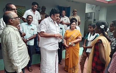 ஆதிதிராவிடா் நலத் துறை மாணவிகள் விடுதியில் அமைச்சா் மா.மதிவேந்தன் ஆய்வு