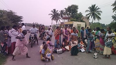 நூறு நாள் வேலையை முறையாக வழங்கக்கோரி மறியல்