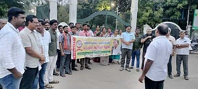 பள்ளியில் ஆசிரியை கொலை: தேனியில் கண்டன ஆா்ப்பாட்டம்