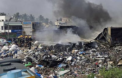 குப்பைகள் தரம் பிரிக்கும் மையத்தில் தீ விபத்து