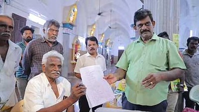 தெற்குகள்ளிகுளம் அதிசய பனிமாதா ஆலய தங்க நகைகள் ஒப்படைப்பு