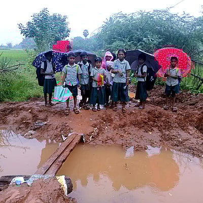 நயினாா்பட்டியில் பாலம் அமைக்கக் கோரிக்கை