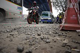 மரத்தில் பைக் மோதி
இளைஞா் உயிரிழப்பு