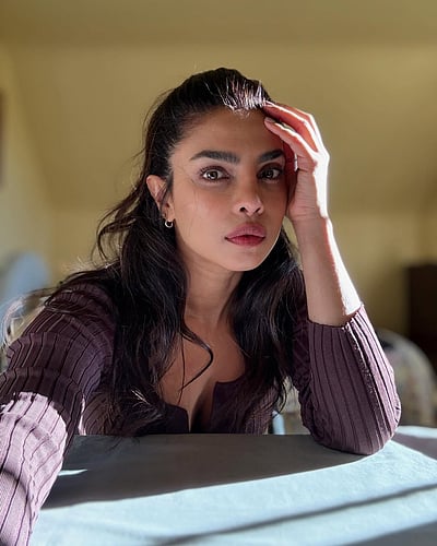 சூரியனுடன் விளையாட்டு... பிரியங்கா சோப்ரா!