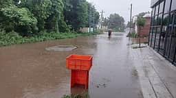 கொடைக்கானலில் மழை தேங்கும் மழைநீரால் மக்கள் அவதி
