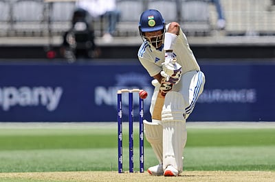 மீதமுள்ள போட்டிகளில் ராகுலின் இடத்தை மாற்றாதீர்கள்: முன்னாள் வீரர் கருத்து! 