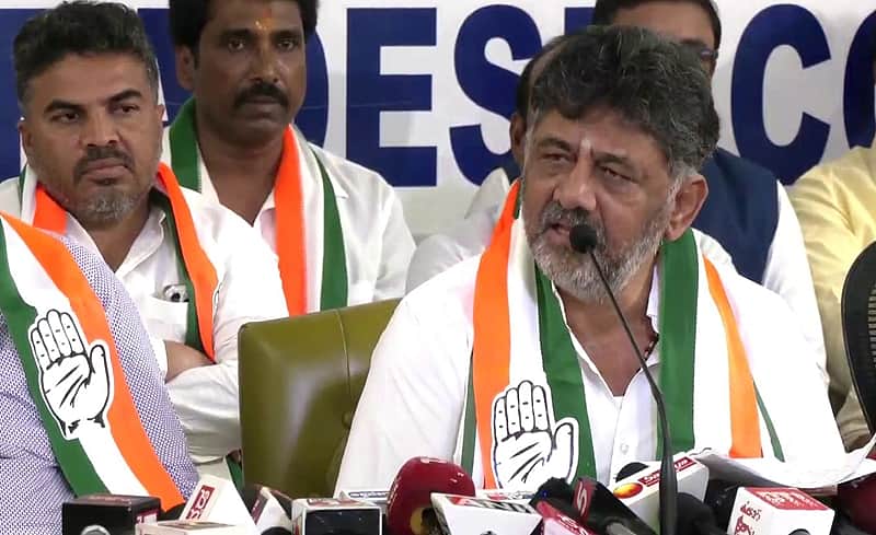 Shivakumar meets Guv Gehlot, stakes claim to form new govt in Karnataka