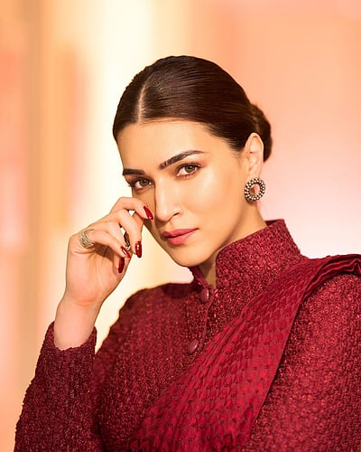 பஞ்சுமிட்டாய்... கிருதி சனோன்!