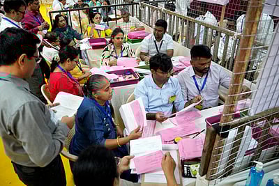 வெற்றி உறுதி: மகாராஷ்டிரத்தில் 200 இடங்களில் பாஜக+ முன்னிலை