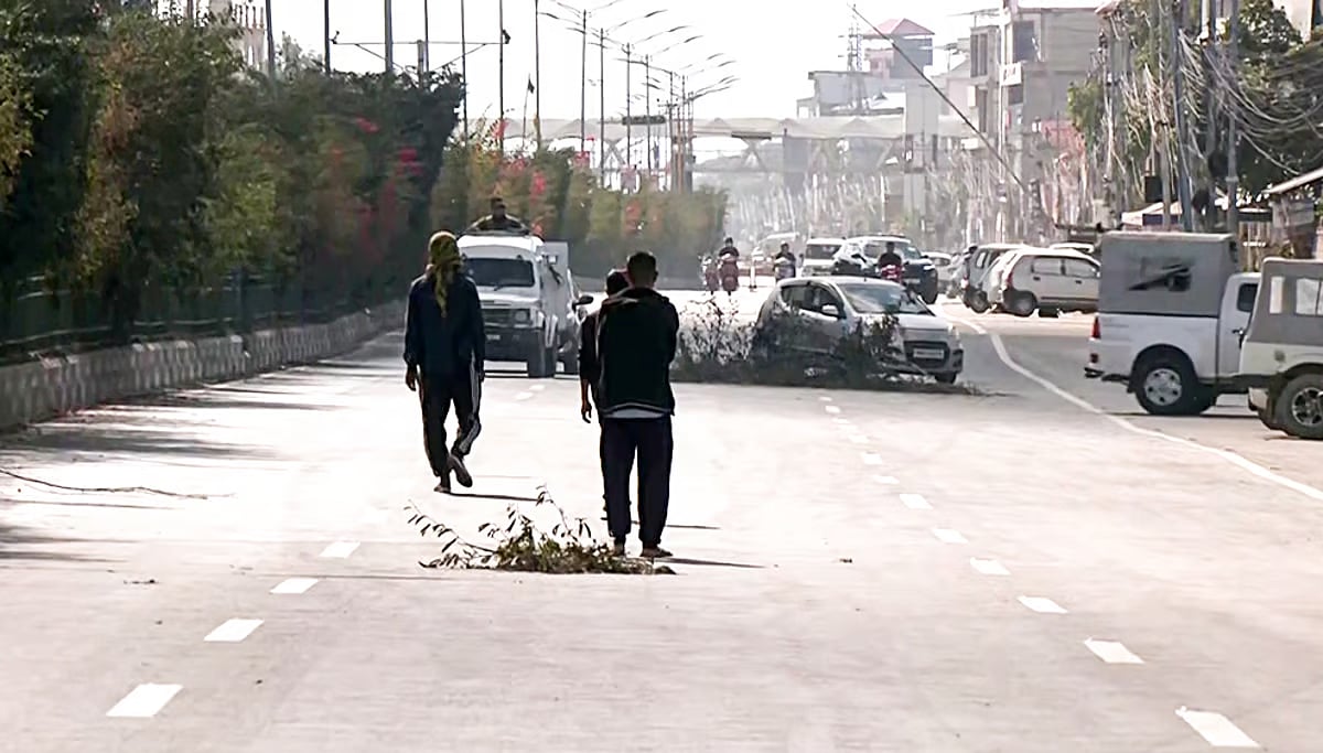 மணிப்பூர் கலவரம் - ஏன் இந்த நிலைமை?