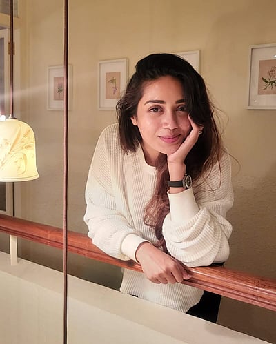 யாரைத் தேடுதோ கண்கள்... நிவேதா பெத்துராஜ்!