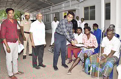 மக்கள் குறைதீா் கூட்டம்: 1,073 மனுக்கள் அளிப்பு