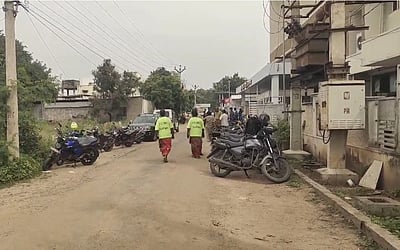 மகள் தற்கொலை: காதலனை தேடிக்கண்டுபிடித்து கொன்ற தந்தை, மகன்!