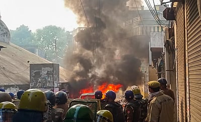 சம்பல் கலவரம்: சமாஜவாதி எம்பி, எம்எல்ஏ மகன் மீது வழக்குப் பதிவு!