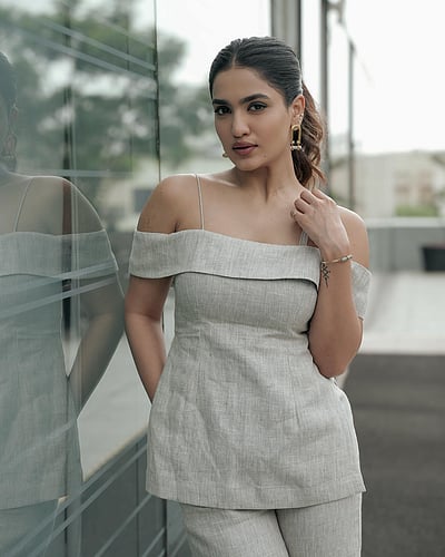 சொர்க்கவாசலுக்காக... சானியா ஐயப்பன்!