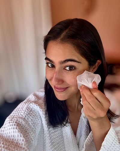 தற்படங்கள், தன் அன்பு, தற்காப்பு... சாரா அலி கான்!