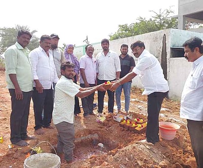 நகராட்சி பள்ளியில் ரூ. 22.50 லட்சத்தில் கட்டடப் பணி தொடக்கம்