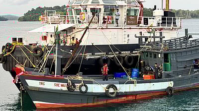 அந்தமான் கடலில் சிக்கிய மியான்மர் படகு! 6,000 கிலோ போதைப் பொருள் பறிமுதல்!