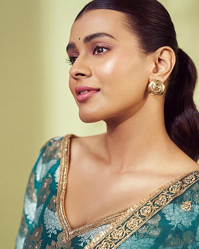 மாலை நேர தென்றல் என்ன பாடுதோ... ஹெபா படேல்!