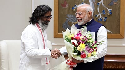 பிரதமர் மோடியைச் சந்தித்து வாழ்த்து பெற்ற ஹேமந்த் சோரன்!