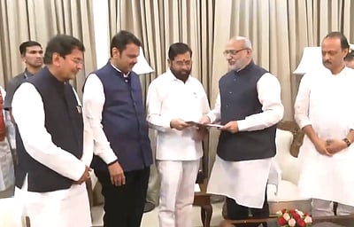 மகாராஷ்டிர முதல்வா் ஏக்நாத் ஷிண்டே ராஜிநாமா- புதிய முதல்வா் தோ்வில் இழுபறி