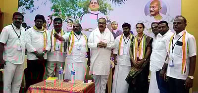 புதுவையில் உள்ளாட்சித் தோ்தலை நடத்தக் கோரி  காங்கிரஸ் வலியுறுத்தல்