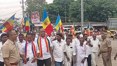 ராசிபுரத்தில் மறியலில் ஈடுபட்ட பாமகவினா் 50 போ் கைது