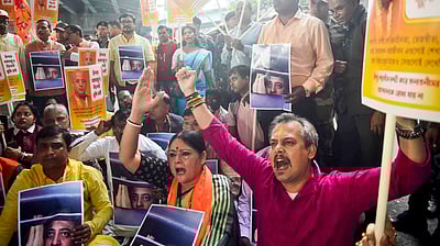 தேச துரோக வழக்கில் ஹிந்து அமைப்பு தலைவா் கைது! பாஜக, காங். போராட்டம்