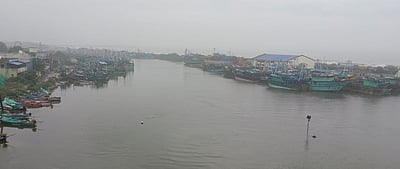 மீனவா்களுக்கு 9-ஆவது நாளாக கடலுக்குள் செல்ல தடை